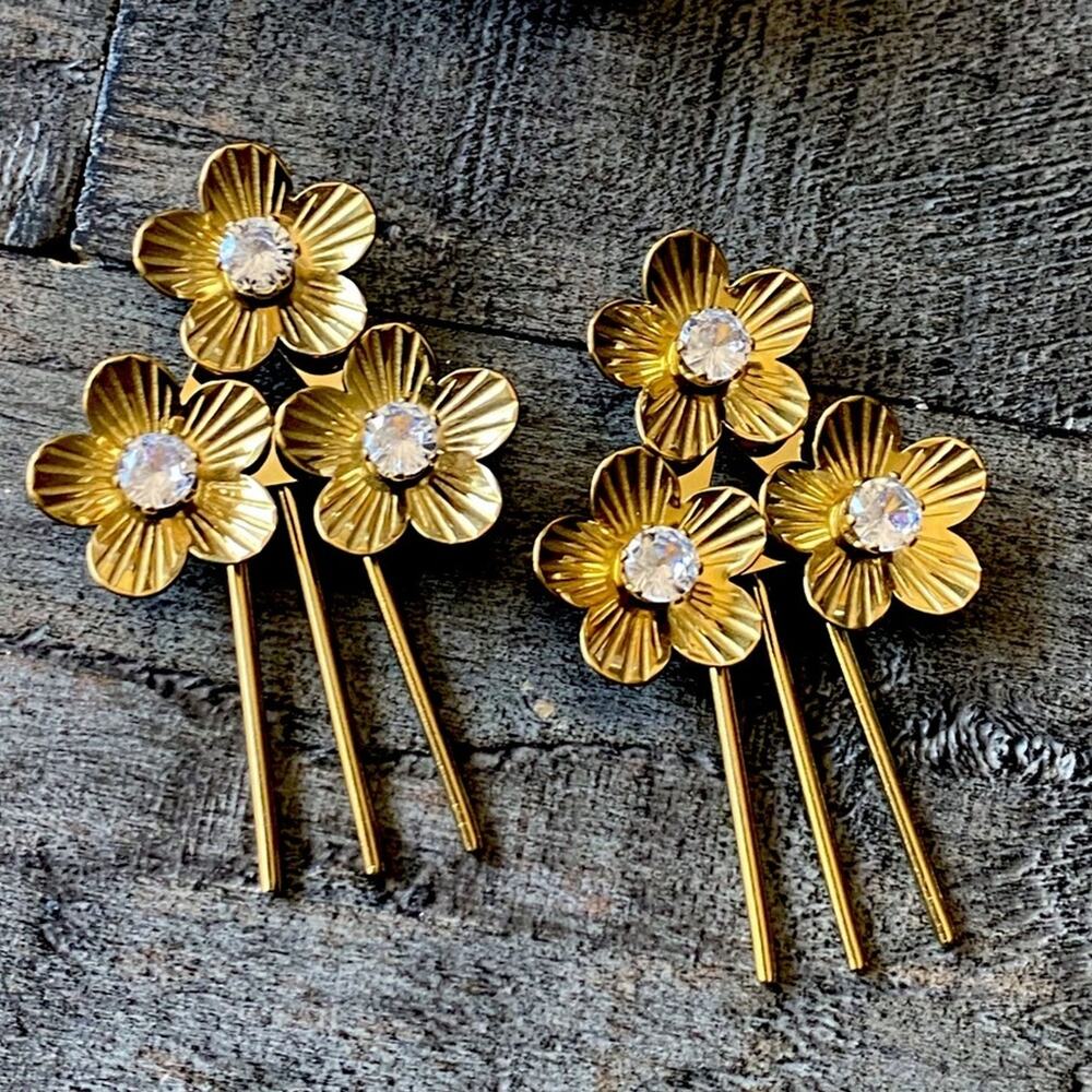 NEW Rhinestone Flower Dangle Earrings